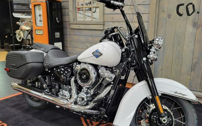 2025 Harley-Davidson Softail FLHC - Heritage Classic