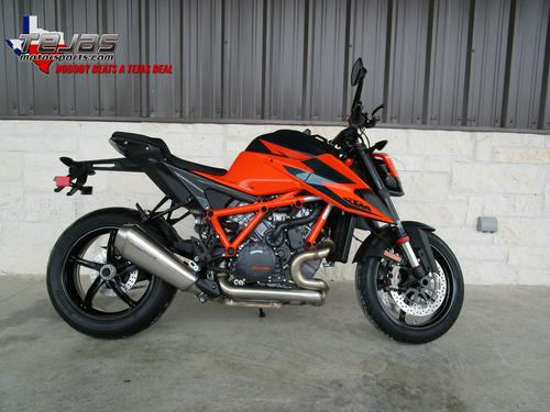 Video: Watch our 2020 KTM 1290 Super Duke R...