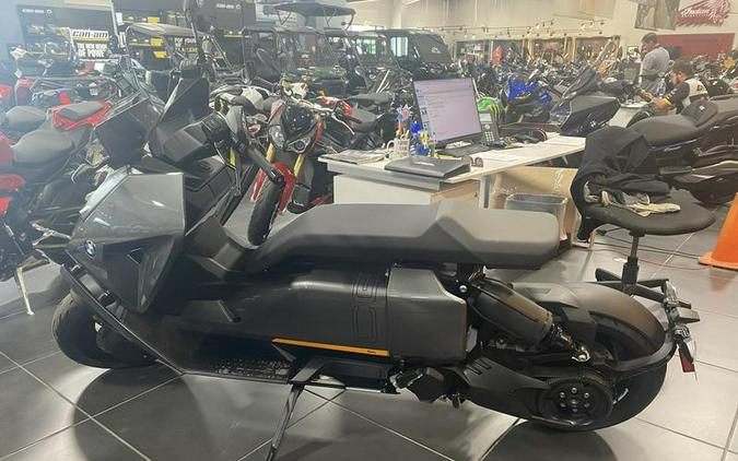 2023 BMW CE 04 Review [Urban Electric Commuter Scooter]