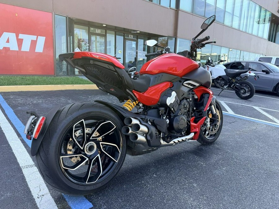 2024 Ducati Diavel V4 Red