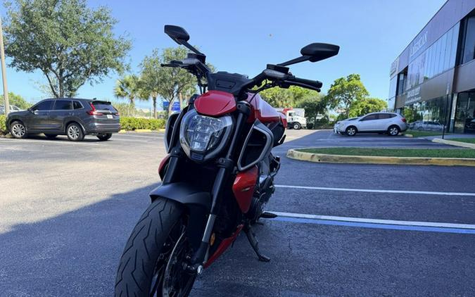 2024 Ducati Diavel V4 Red