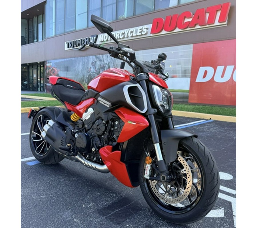 2024 Ducati Diavel V4 Red