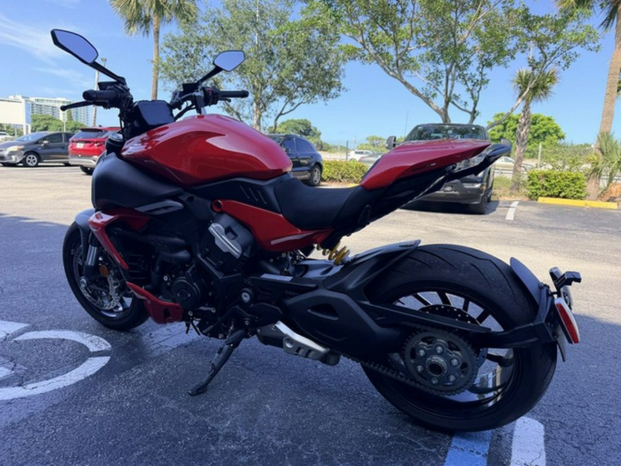 2024 Ducati Diavel V4 Red