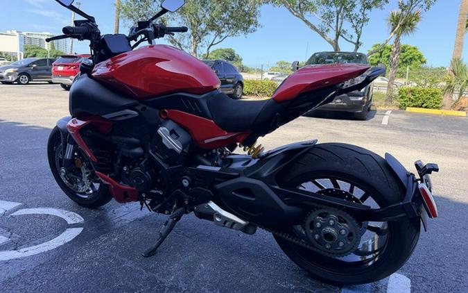 2024 Ducati Diavel V4 Red