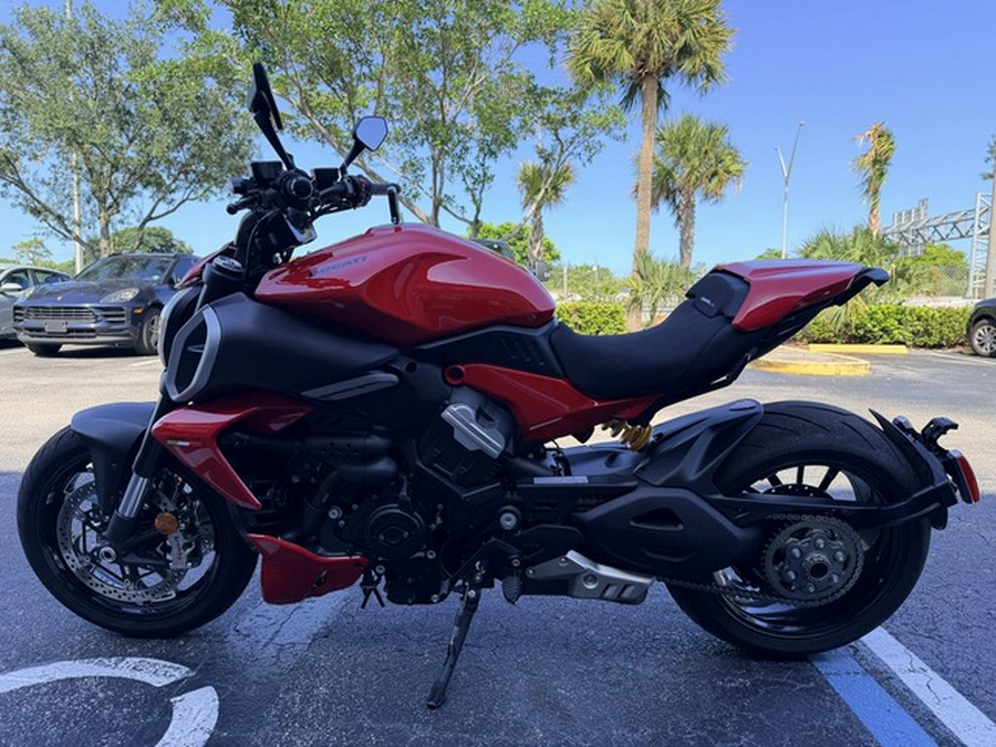 2024 Ducati Diavel V4 Red