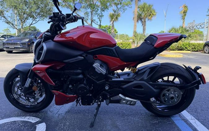 2024 Ducati Diavel V4 Red
