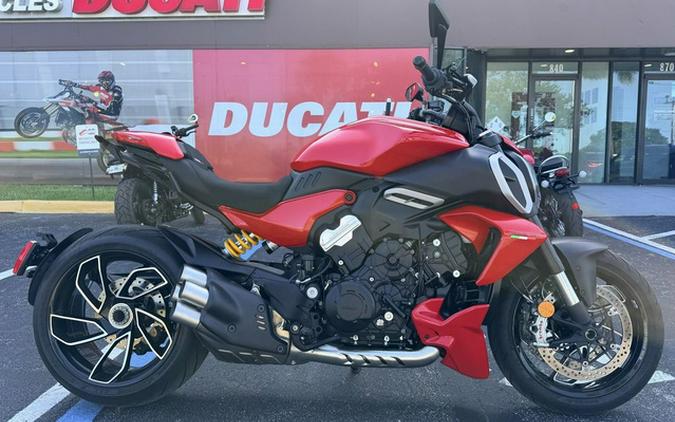 2024 Ducati Diavel V4 Red