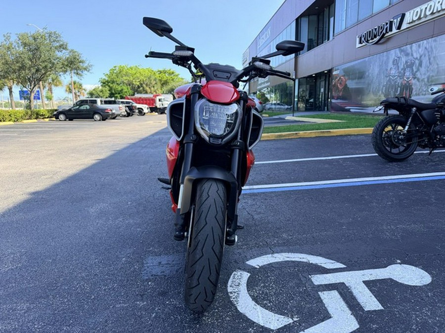 2024 Ducati Diavel V4 Red