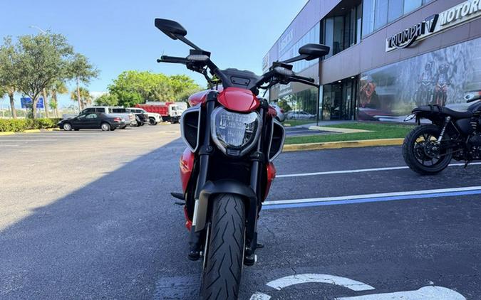 2024 Ducati Diavel V4 Red