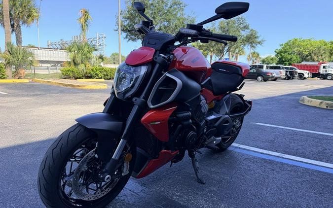 2024 Ducati Diavel V4 Red