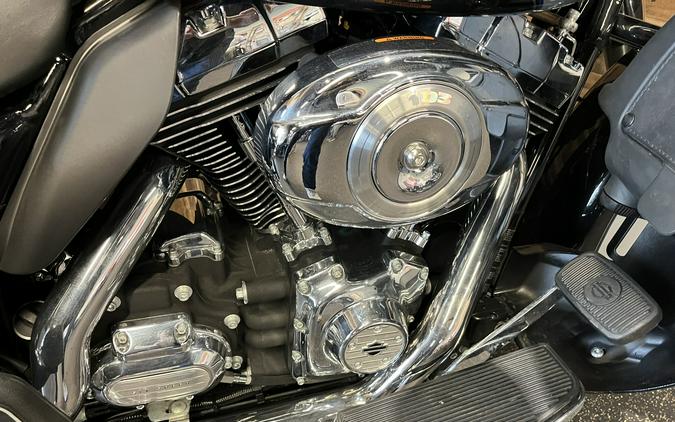 2013 Harley-Davidson® Electra Glide® Classic Two-Tone Midnight Pearl/Brilliant Silver FLHTCU