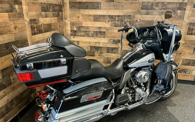 2013 Harley-Davidson® Electra Glide® Classic Two-Tone Midnight Pearl/Brilliant Silver FLHTCU