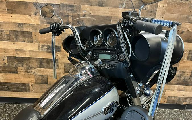 2013 Harley-Davidson® Electra Glide® Classic Two-Tone Midnight Pearl/Brilliant Silver FLHTCU