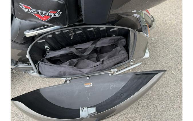 2013 CROSS COUNTRY TOUR BRONZE MIST - Victory Motorcycles