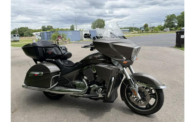 2013 CROSS COUNTRY TOUR BRONZE MIST - Victory Motorcycles