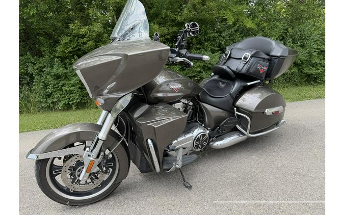2013 CROSS COUNTRY TOUR BRONZE MIST - Victory Motorcycles