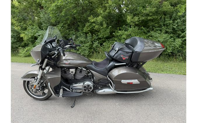 2013 CROSS COUNTRY TOUR BRONZE MIST - Victory Motorcycles