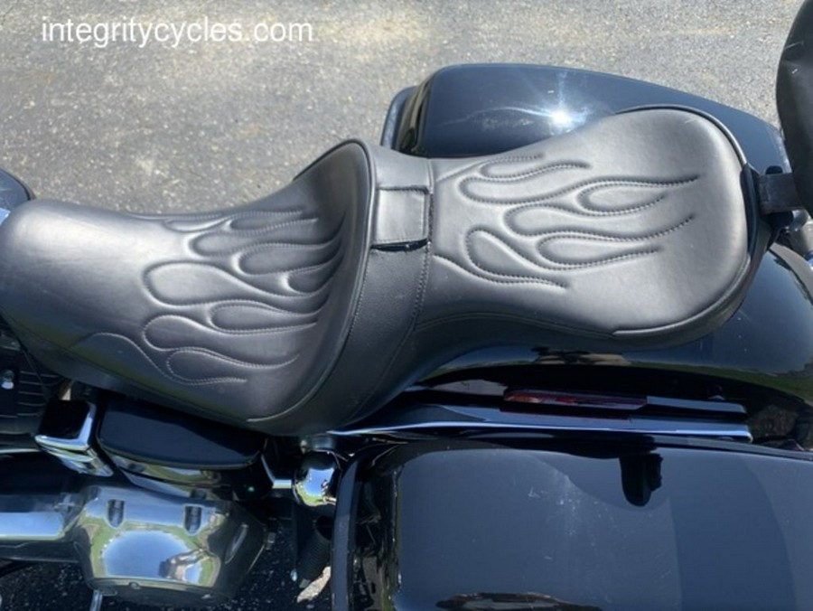 2012 Harley-Davidson® FLD - Dyna® Switchback™