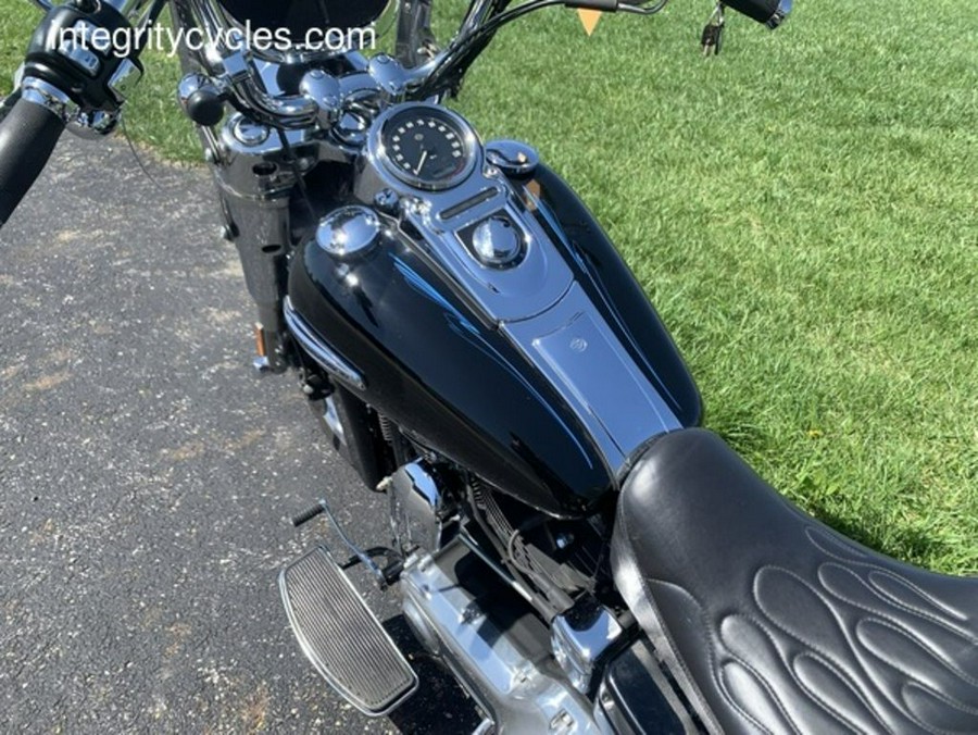 2012 Harley-Davidson® FLD - Dyna® Switchback™