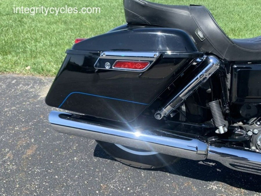 2012 Harley-Davidson® FLD - Dyna® Switchback™