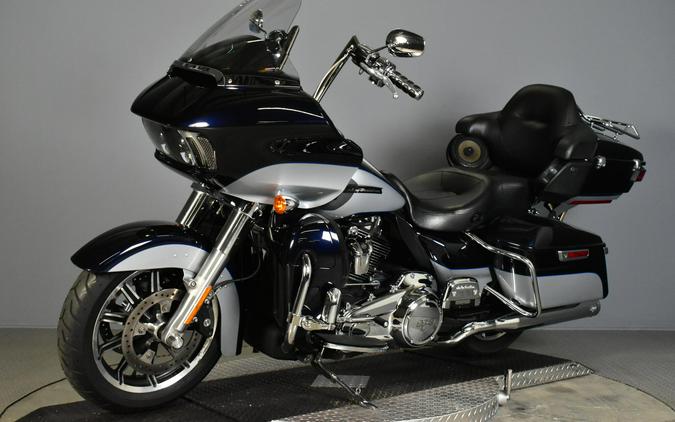 2019 Harley-Davidson Road Glide Ultra Midnight Blue/Barracuda Silver