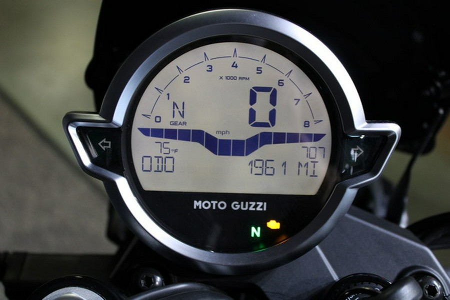2021 Moto Guzzi V7 Stone
