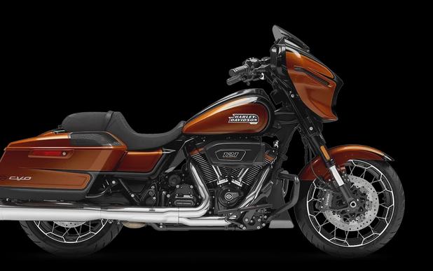 2023 Harley-Davidson CVO™ Street Glide Whiskey Neat w/ Raven Metallic