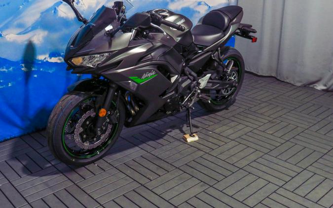 2024 Kawasaki Ninja® 650 Metallic Matte Graphenesteel Gray/Ebony