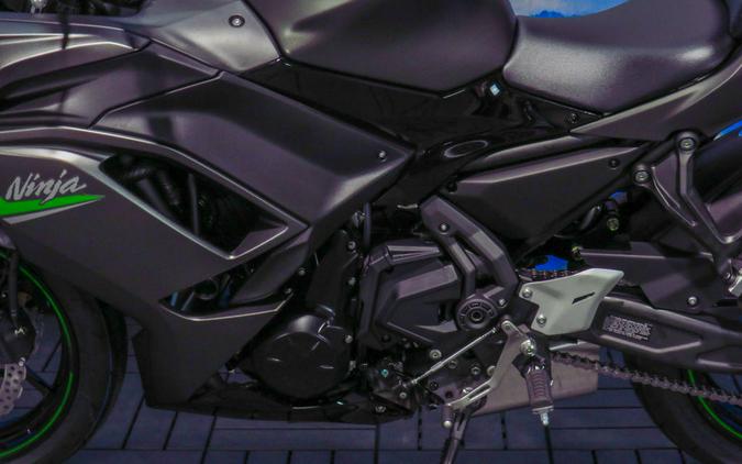 2024 Kawasaki Ninja® 650 Metallic Matte Graphenesteel Gray/Ebony