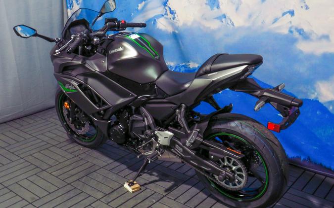 2024 Kawasaki Ninja® 650 Metallic Matte Graphenesteel Gray/Ebony