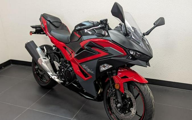 2024 Kawasaki Ninja® 500 ABS Passion Red/Metallic Flat Spark Black