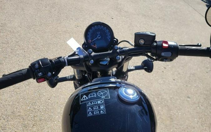 2025 Triumph BONNEVILLE BOBBER