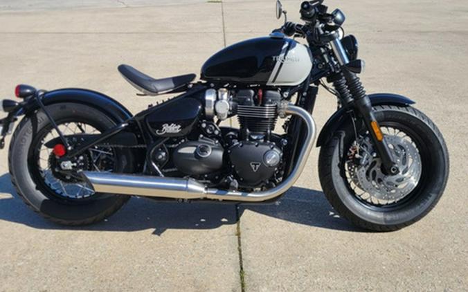 2025 Triumph BONNEVILLE BOBBER