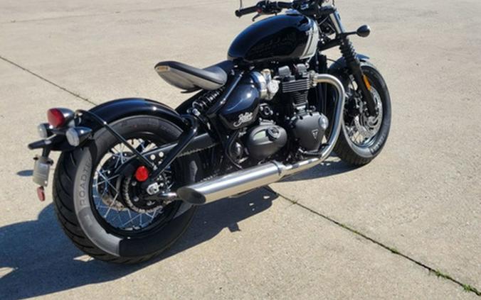 2025 Triumph BONNEVILLE BOBBER