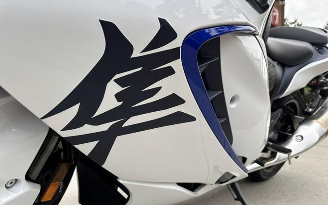 2026 Suzuki Hayabusa Metallic Mystic Silver / Pearl Vigor Blue - 3857U
