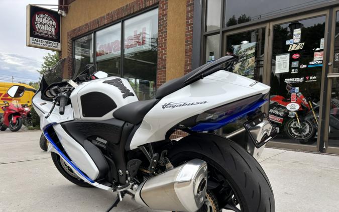 2026 Suzuki Hayabusa Metallic Mystic Silver / Pearl Vigor Blue - 3857U