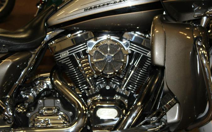 2009 Harley-Davidson® CVO™ Road Glide® ST SLV/TITANIUM
