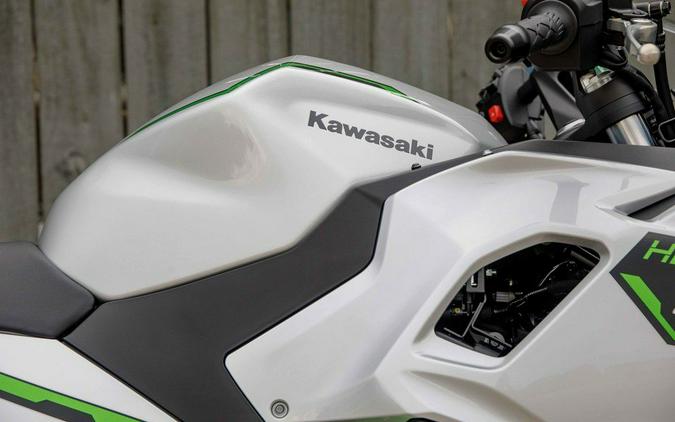 2024 Kawasaki Ninja® 7 Hybrid ABS