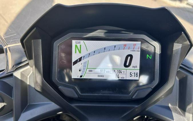 2022 Kawasaki Ninja® 650 Pearl Robotic White/Metallic Carbon Gray