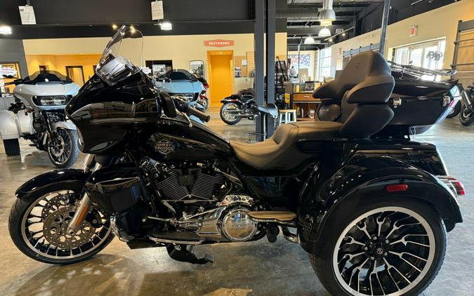 2026 Harley-Davidson® Street Glide 3 Limited Olive Steel Metallic / Vivid Black Black Trim