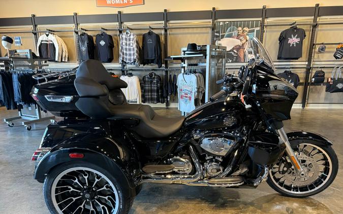 2026 Harley-Davidson® Street Glide 3 Limited Olive Steel Metallic / Vivid Black Black Trim