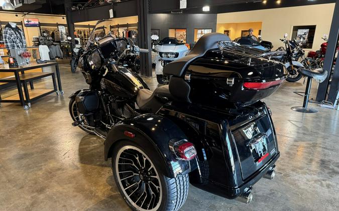 2026 Harley-Davidson® Street Glide 3 Limited Olive Steel Metallic / Vivid Black Black Trim