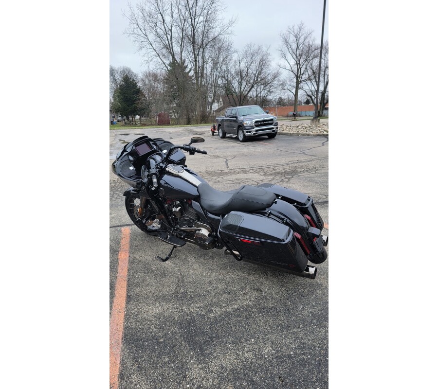 2022 Harley-Davidson CVO™ Road Glide Blue Steel