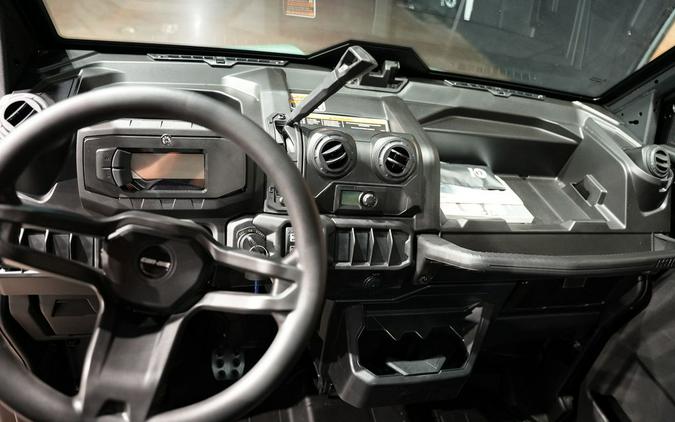 2026 Can-Am® Defender DPS CAB HD10