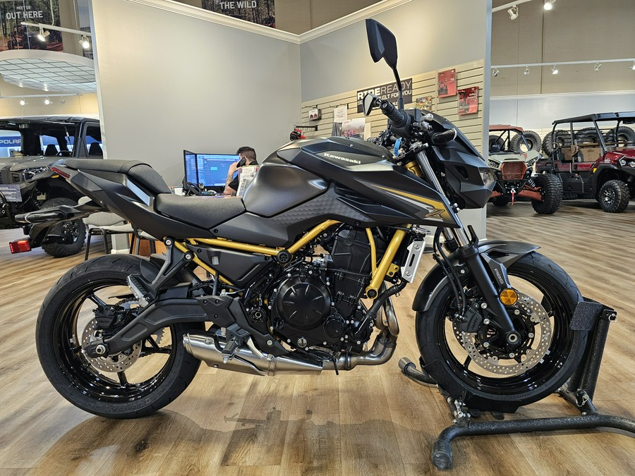 2026 Kawasaki Z650 S ABS Metallic Matte Graphenesteel Gray/Metallic Flat Spark Black - 110604