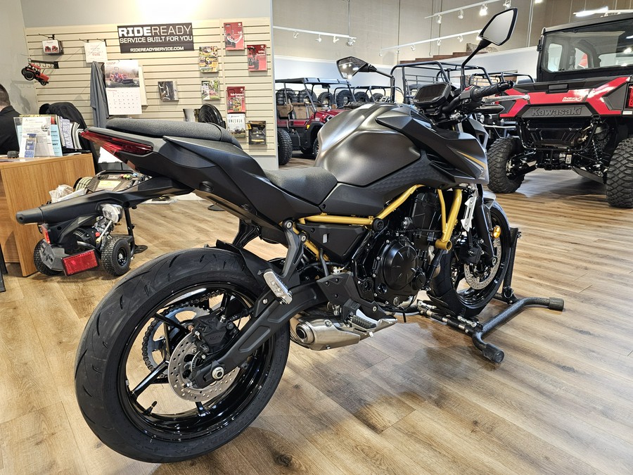 2026 Kawasaki Z650 S ABS Metallic Matte Graphenesteel Gray/Metallic Flat Spark Black - 110604