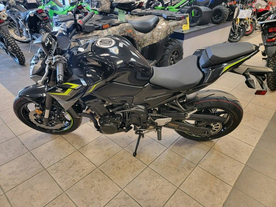 2024 Kawasaki Z900 ABS Metallic Spark Black/Metallic Matte Dark Gray