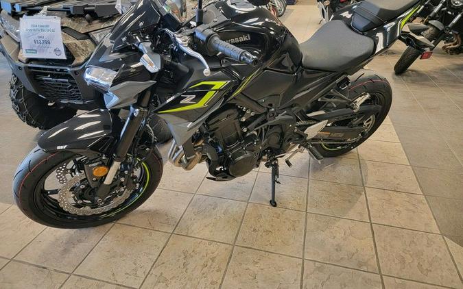 2024 Kawasaki Z900 ABS Metallic Spark Black/Metallic Matte Dark Gray