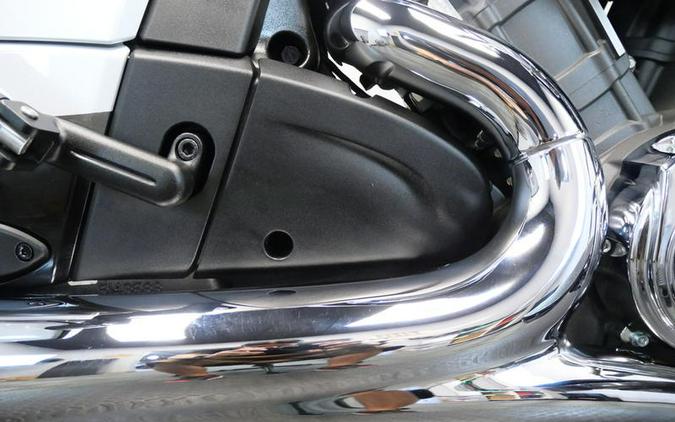 2025 Indian Motorcycle® Challenger® Limited 112 w/PowerBand Audio Ghost White Metallic with Black M