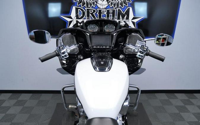 2025 Indian Motorcycle® Challenger® Limited 112 w/PowerBand Audio Ghost White Metallic with Black M